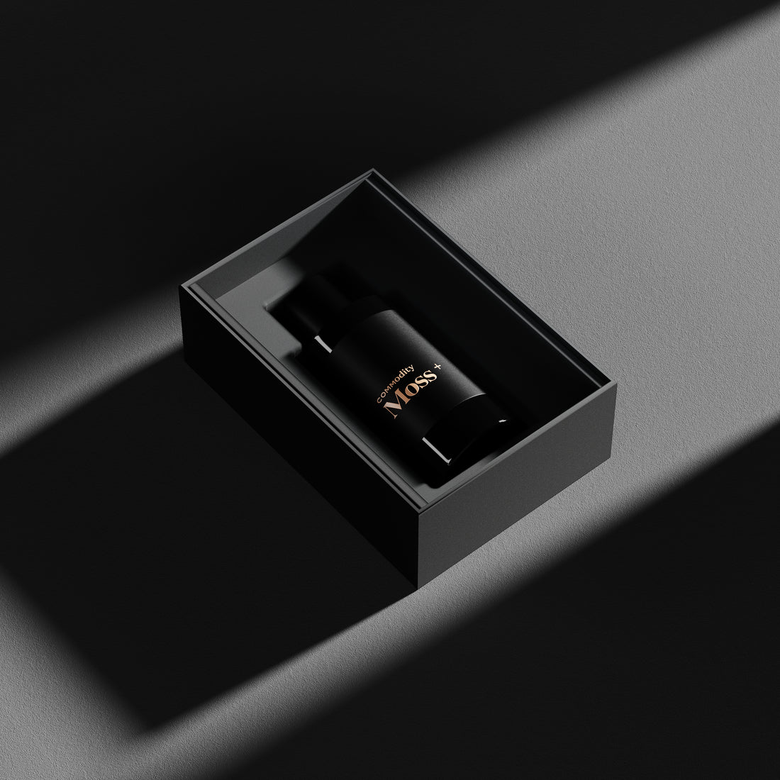 Moss Bold palkittiin Esquire Magazinen 24 parhaan hajuveden joukossa vuonna 2024.