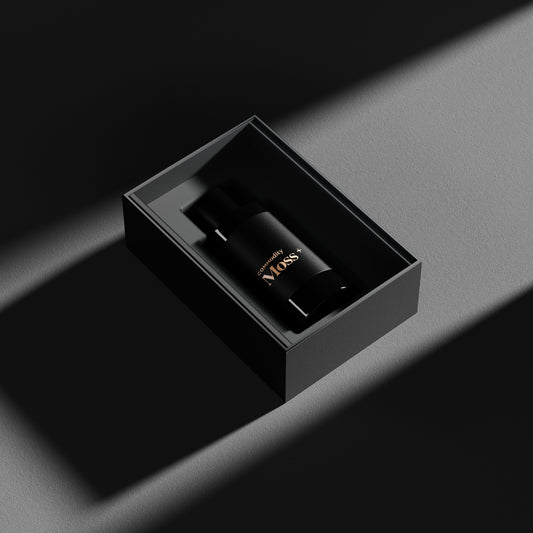 Moss Bold palkittiin Esquire Magazinen 24 parhaan hajuveden joukossa vuonna 2024.